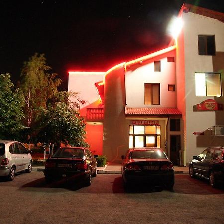 Interrum Hotel Razgrad Extérieur photo